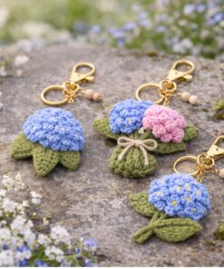 Crochet Hydrangea Flower Keychain - Handmade Hydrangea Keychain, Amigurumi Floral Bag Charm, Cottagecore Gift, Cute Marine Life Gift